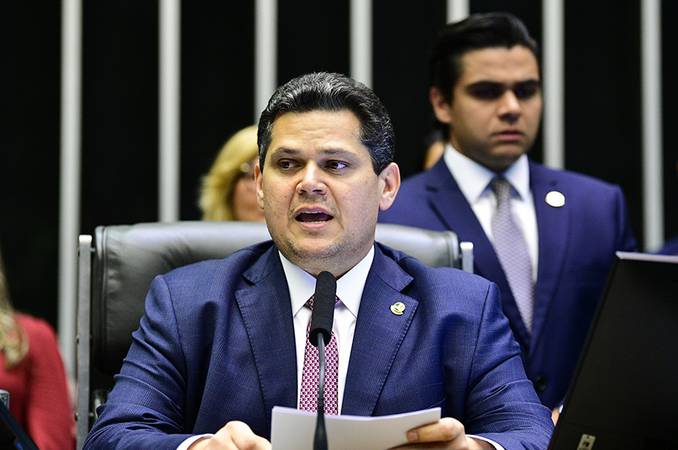 Reunião de líderes prevista para terça-feira pode definir relator da PEC 6x1