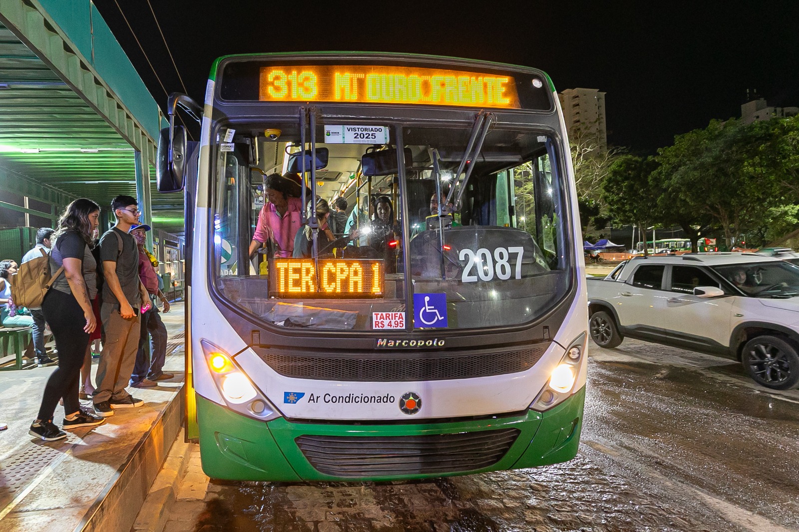 “Se beber, não dirija”: transporte gratuito garante fluxo seguro de pessoas no Carnaval em Cuiabá