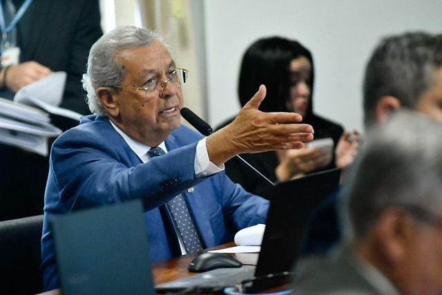 Senado aprova projeto de Jayme Campos com avanços para saúde, educação e assistência social