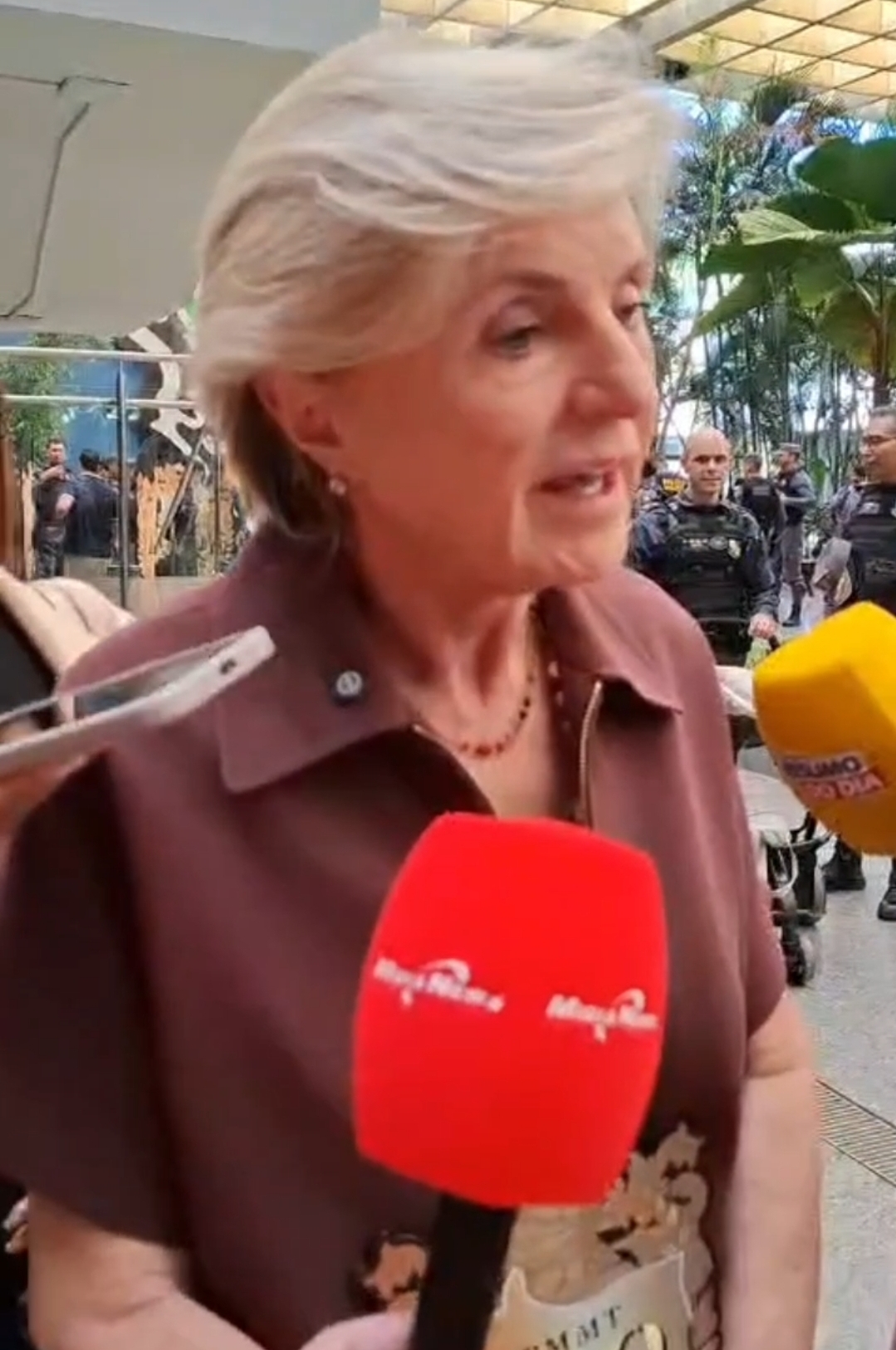 Senadora contesta Cattani e Abílio e reforça críticas a Eduardo Bolsonaro
