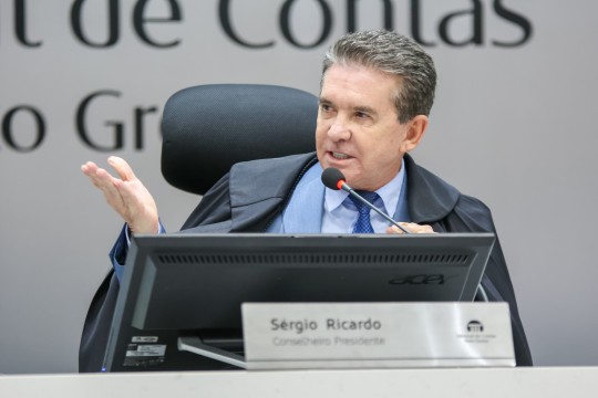 Sérgio Ricardo dá 15 dias para empresas apresentarem contratos de consignados sob pena de anulação das dívidas
