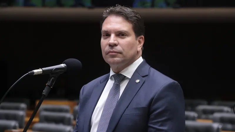 Por unanimidade, STF mantém Alexandre Ramagem como réu na trama golpista