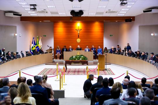 TCE-MT destaca fortalecimento do Judiciário durante posse de desembargadores no TJMT