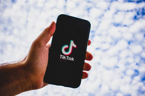 TikTok lança Whee, plataforma de fotos que 'mistura' o Instagram com o BeReal; conheça como funciona