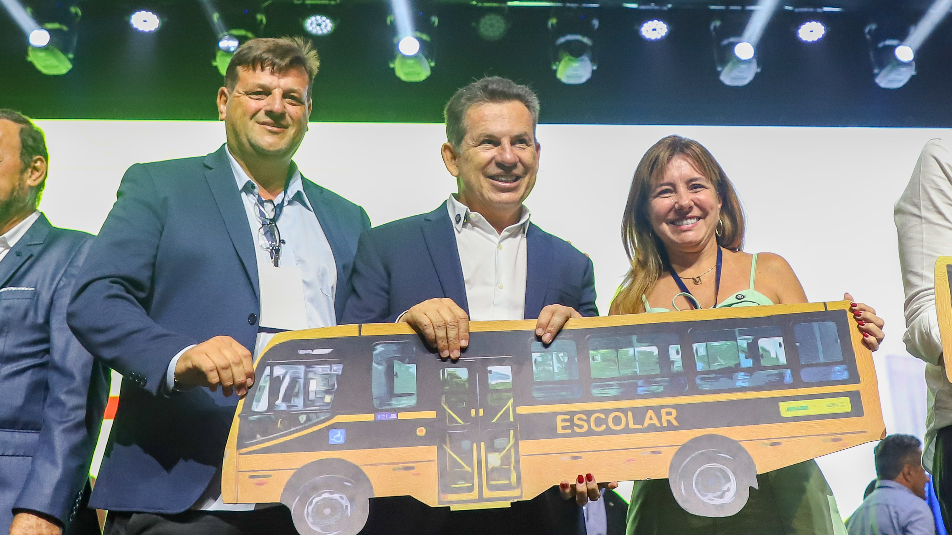 Várzea Grande recebe três ônibus escolares e amplia atendimento para mais de 110 crianças