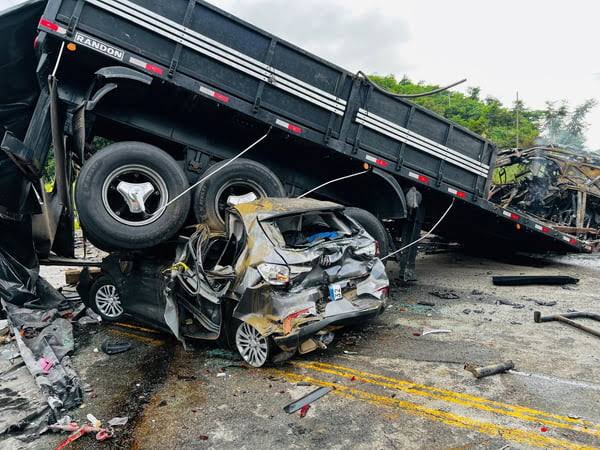 Veja o momento do acidente que deixou ao menos 38 mortos em MG