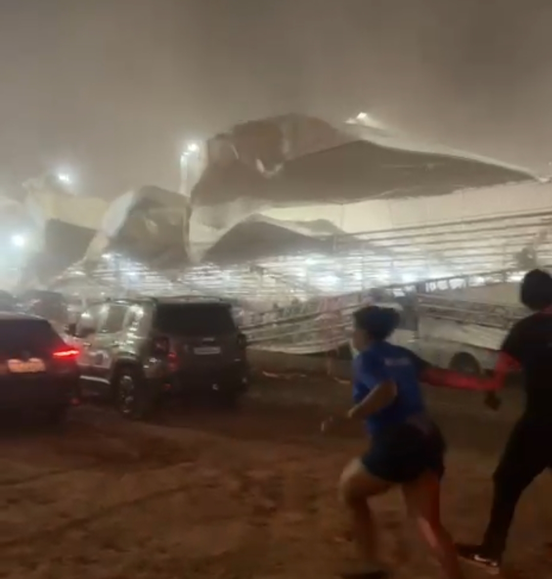 Ventania destrói cobertura de arquibancada no Autódromo de Mato Grosso