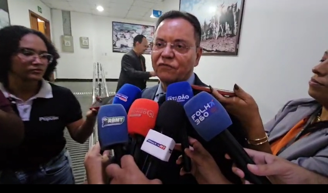 Xuxu não aceita ceder vaga em rodízio e Botelho cancela licença